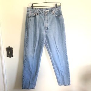 Vintage Levi’s Light Wash Straight Leg Mom Jeans